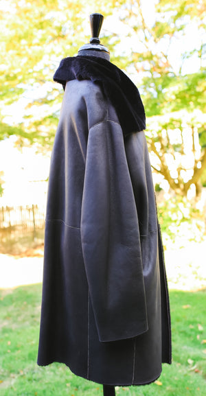 Nuuk Shearling Coat with Black Fur Collar