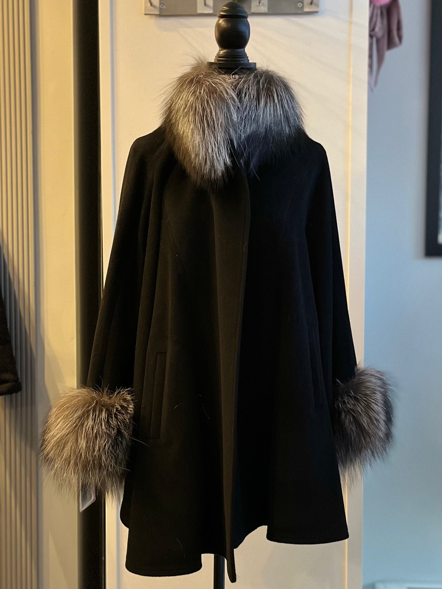 CASHMERE CAPE SILVER FOX TRIMMING