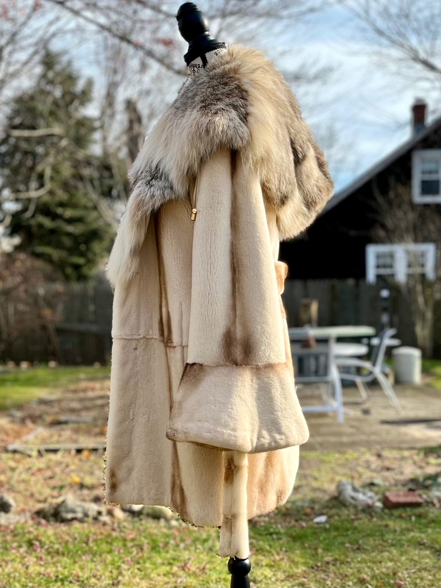 SEMI SHEARED MINK WITH LYNX HOOD