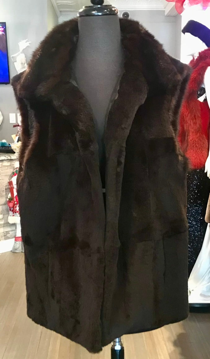 SHEARED NUTRIA W / MINK TRIM VEST