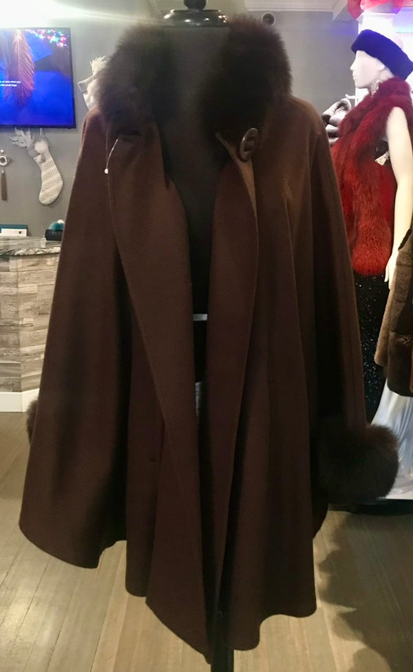 100% CASHMERE CAPE - FOX TRIM