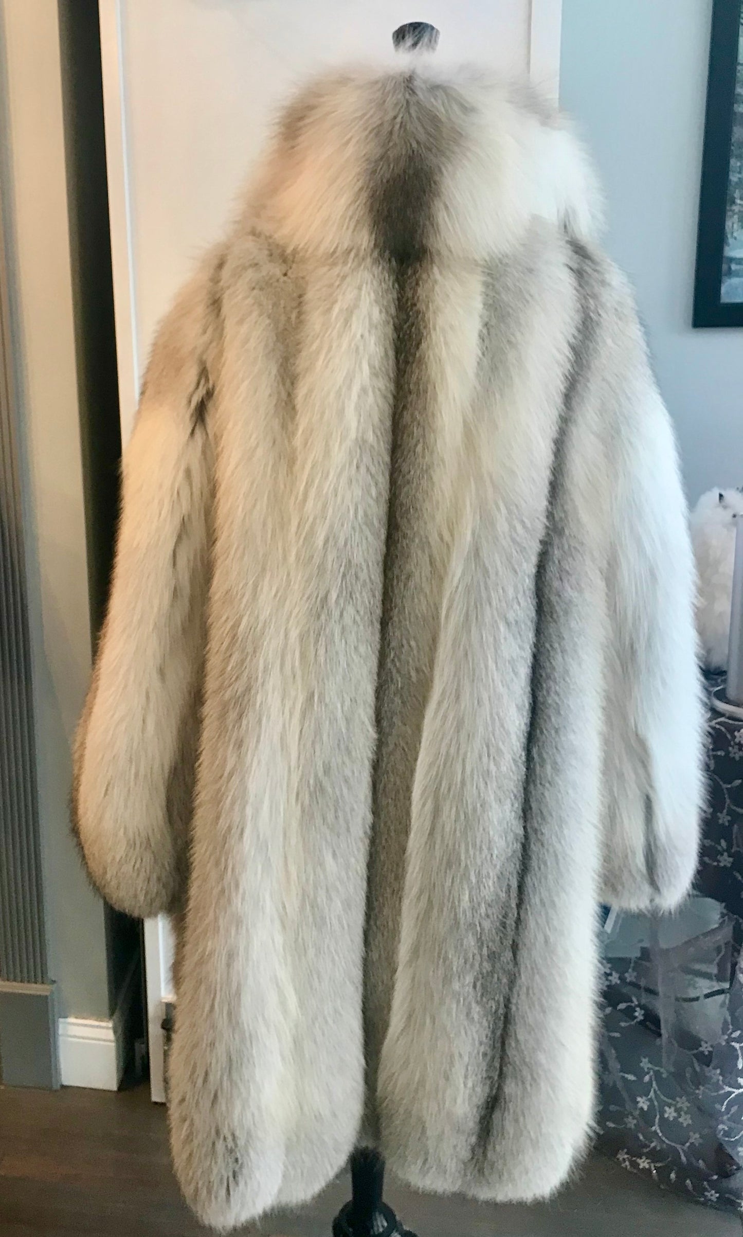 GOLDEN ISLAND FOX STROLLER - CROSS CUT SHAWL COLLAR - ROUNDED HEM LENGTH