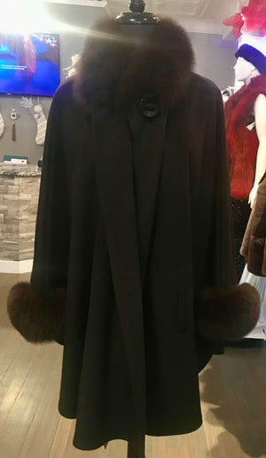 LORO PIANA CASHMERE CAPE W / FOX TRIM