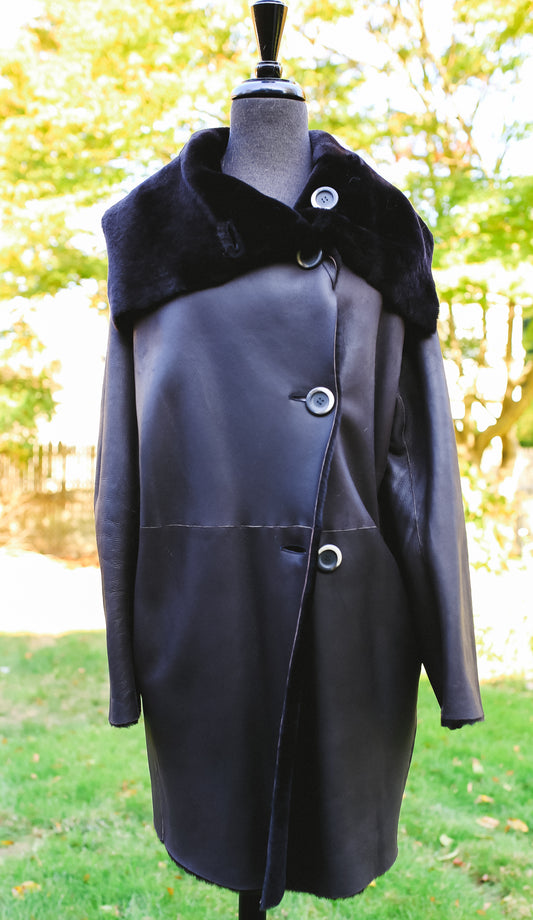 Nuuk Shearling Coat with Black Fur Collar