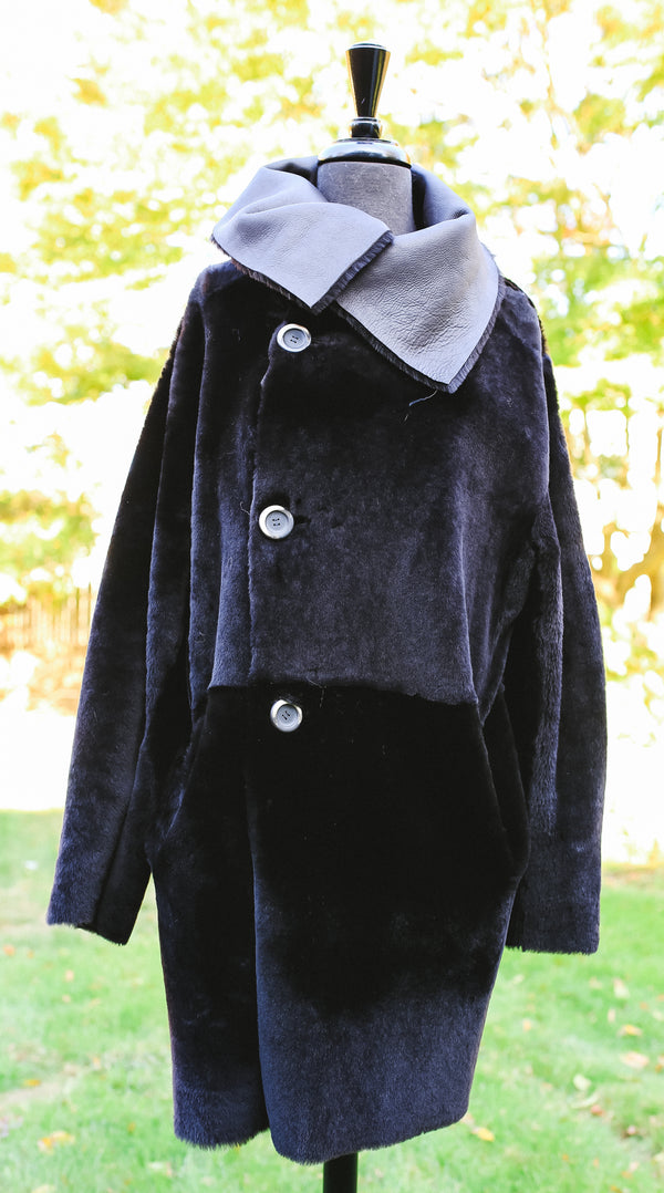 Nuuk Shearling Coat with Fur Collar